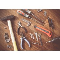 KÉZISZERSZÁMOK ÉS KIEGÉSZÍTŐK